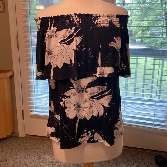 NWT Veronica M Off the Shoulder Top, Black and White Floral, Women's Size Medium - Picture 1 of 7